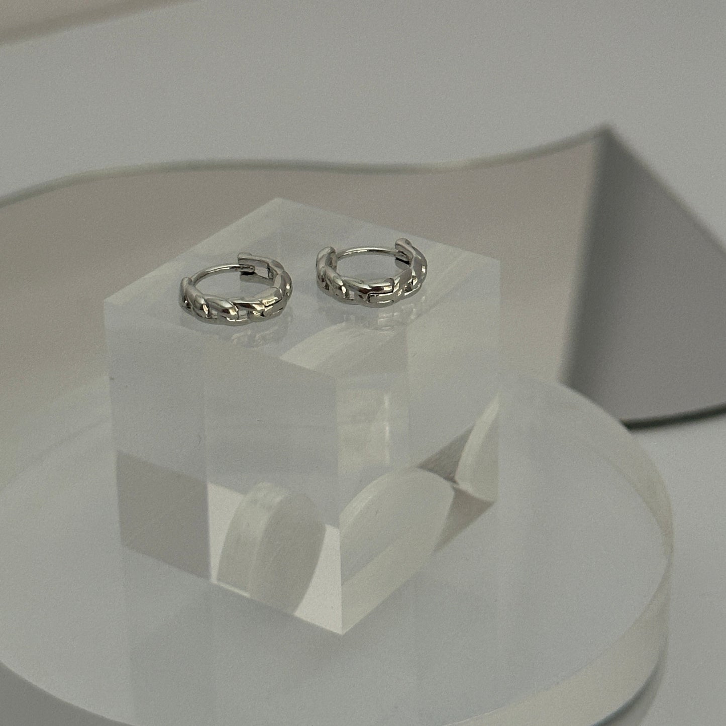 Cuban Link Huggie White Gold