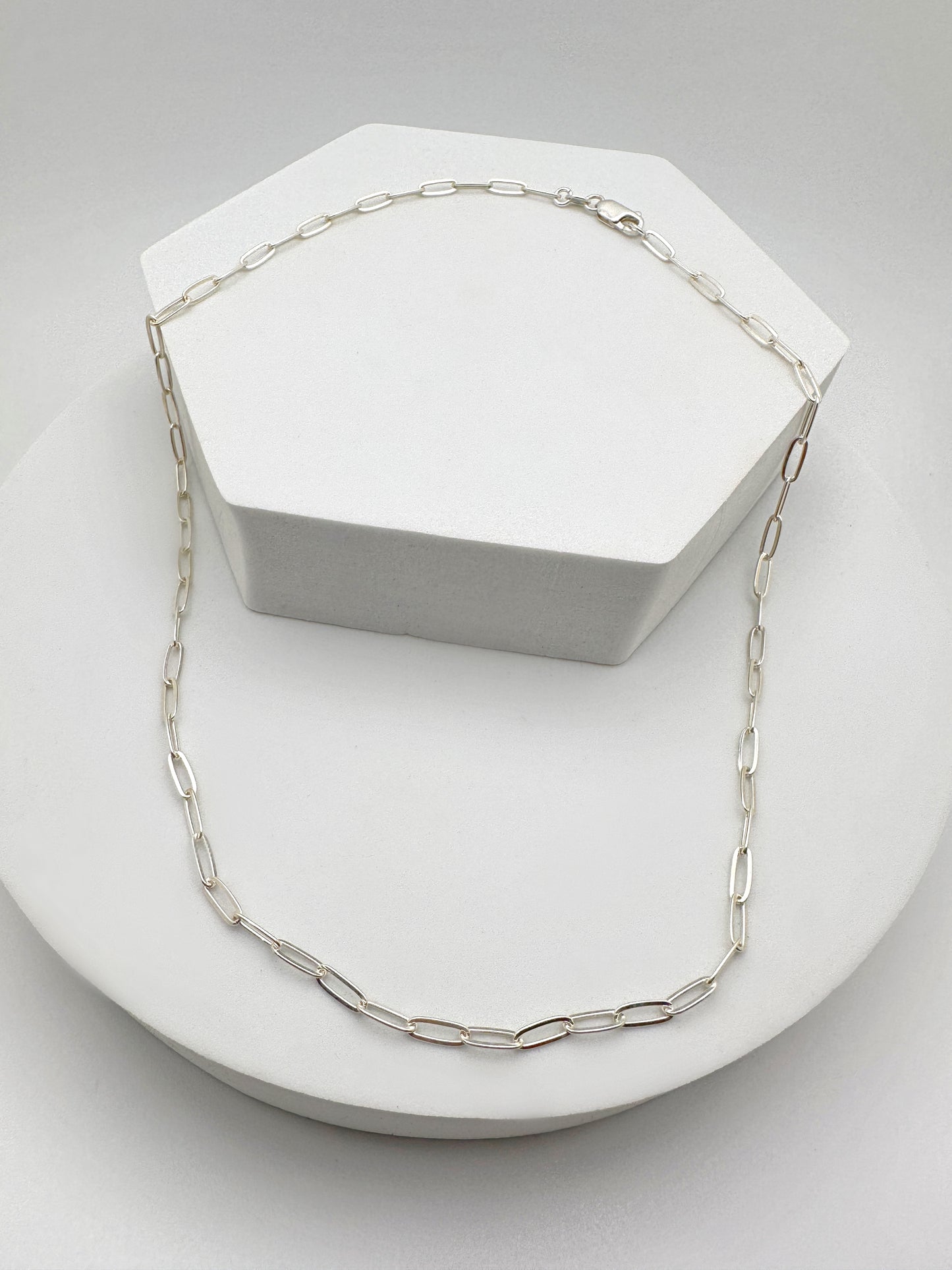Mid-size Paperclip Necklace Silver