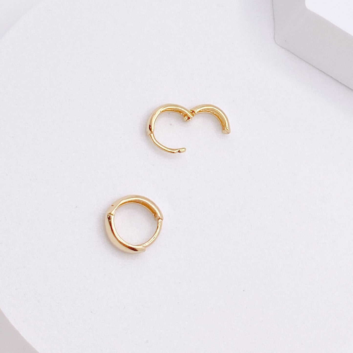 Small Huggie Gold